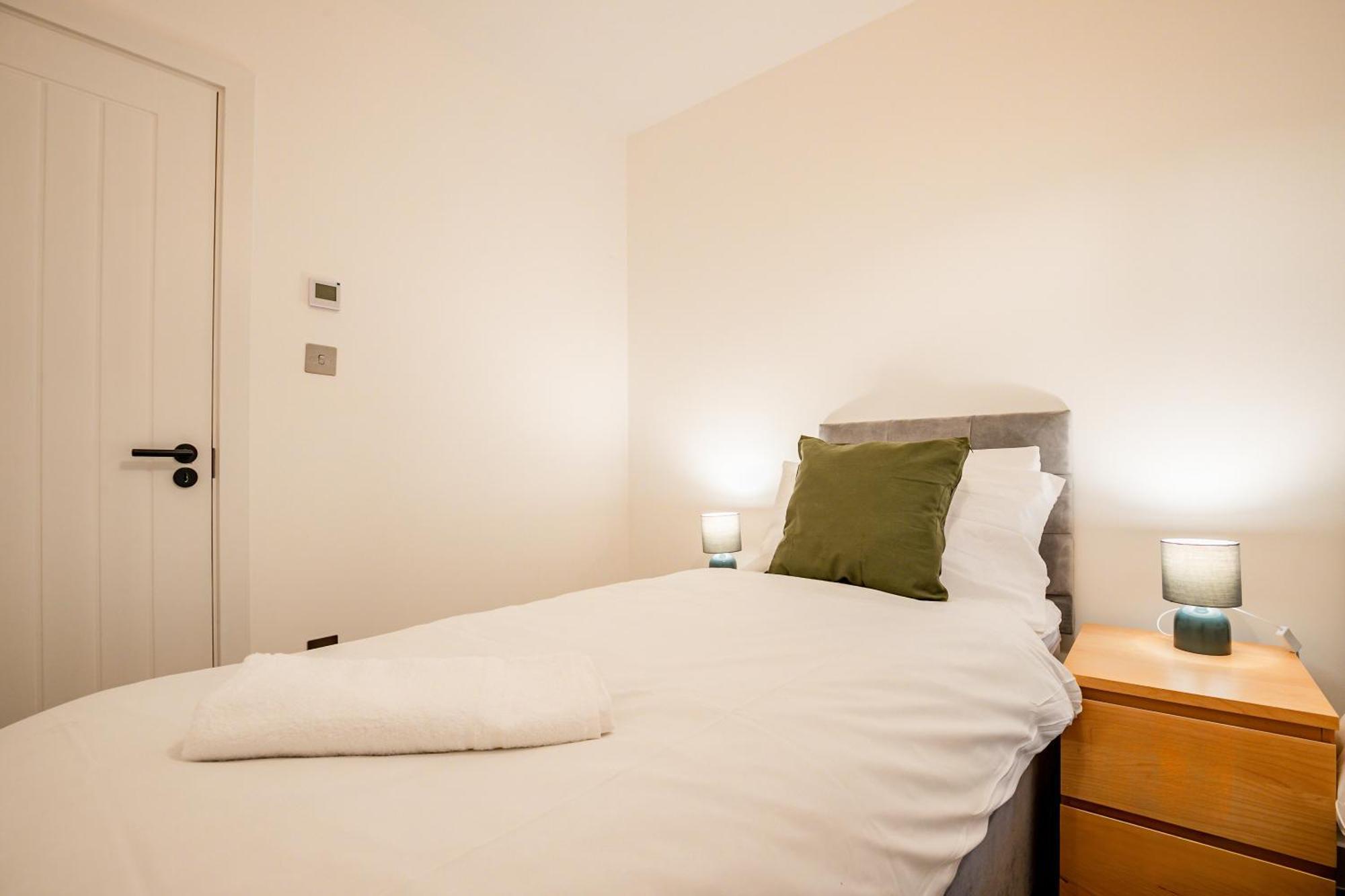 Host & Stay - Croydon Road Apartments 凯特勒姆 外观 照片